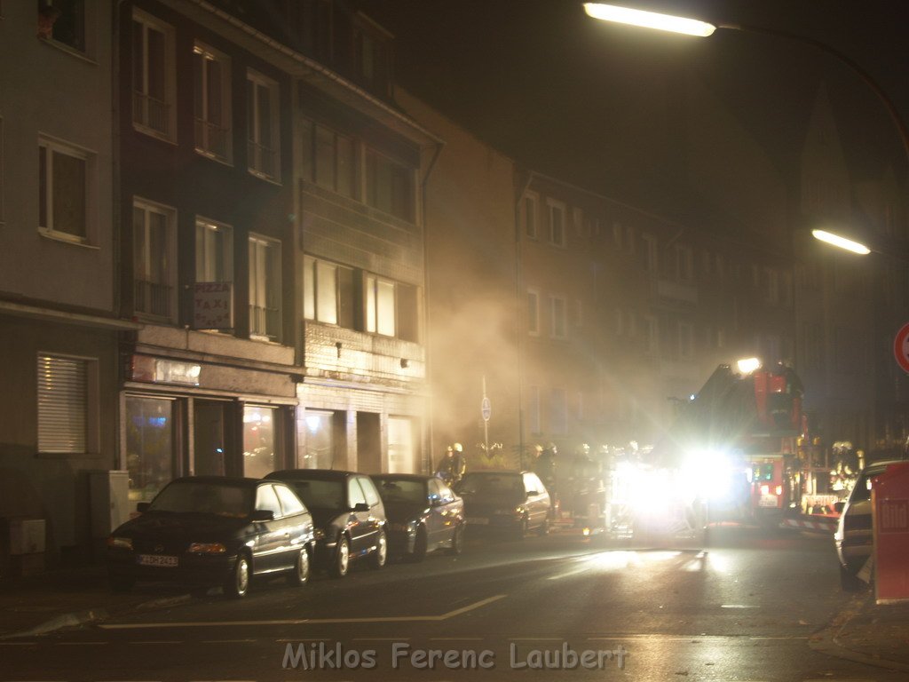 Brand mit Menschenrettung Koeln Vingst Homarstr 3     P019.JPG
